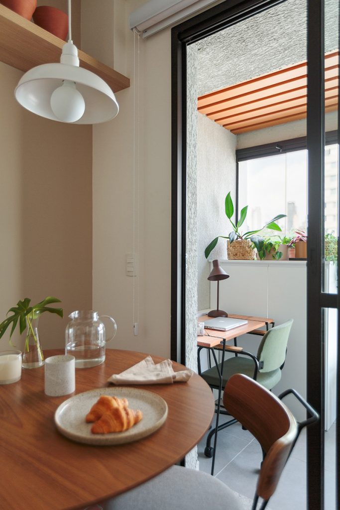 Com apenas 20m² o projeto deste estúdio na Vila Madalena abraça a tendência de apartamentos para locação por temporada
