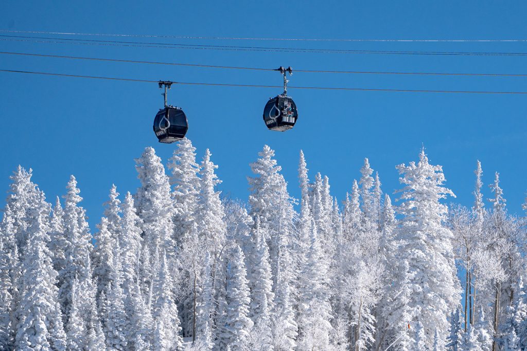 Aspen Snowmass encanta como um dos melhores destinos para visitar nos meses de março e abril e aproveitar a neve e as montanhas